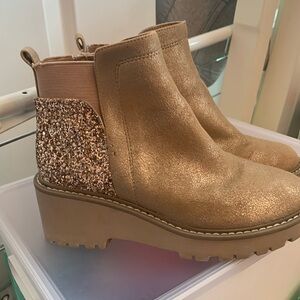 Worn only twice. Like brand new.